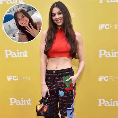 Kira Kosarin : Dating History & Exes